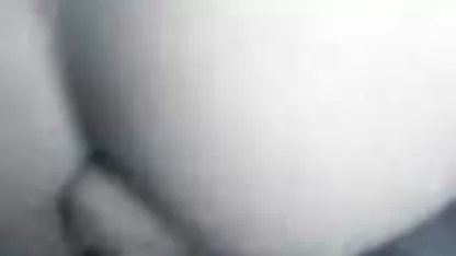 Muž je erotski video filmovi ubacio kukan u vaginu pristupačne tetovirane supruge
