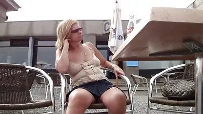 Dvoje pilića s momkom filmovi erotski imalo je troje