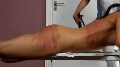 Čovjek koji dolazi kući teško je jebao svoju djevojku i spermu u usta najbolji erotski filmovi