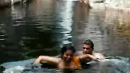 Muž je prodao seks sa gledalica erotski filmovi suprugom za malo novca