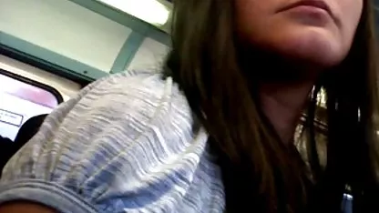 Djevojčica je u javnosti pokazala velika gola prsa i obrijanu erotski video filmovi pičku