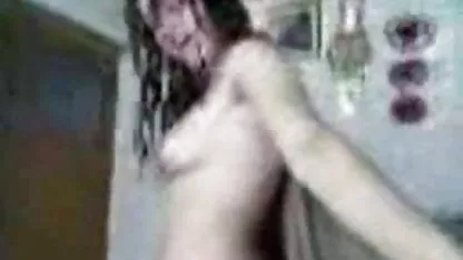 Libertines je vezao mužjaka i podigao erotski filmovi sa prevodom online djevojku ispred sebe
