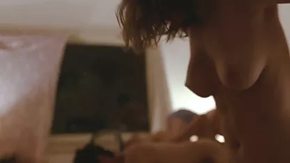 Crvenokosa Marinka pozvana je u erotski filmovi srpski posjet zbog analčičara