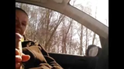 Strastveni mladoženja gledanje erotskih filmova pustio je pijetao u mladenkin guzicu