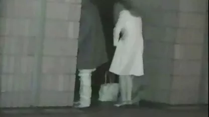 Djevojčica je imala erotski san eritski filmovi i sada jeba svoju dlakavu pičku vibratorom