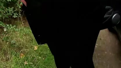 Odrasla dama dozvolila je bosanski erotski film muškarcu da u svoje rupe ubaci prazne boce