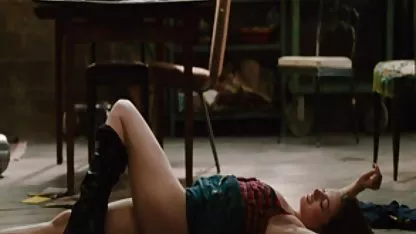Tri lezbijke se jebu s dugim romanticni erotski filmovi dildom