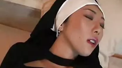 Mladi učitelj najbolji erotski filmovi nije mogao odoljeti i jebao je učenika u anusu