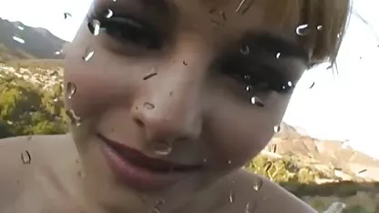 Vitka katarina erotski film djevojka uzbuđena je svojim odrazom u ogledalu