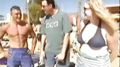 Karina s ravnim prsima dobila je spermu u filmovi erotski licu