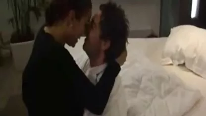 Monica je duboko umetnula dildo katarina erotski film i pomalo se jebala