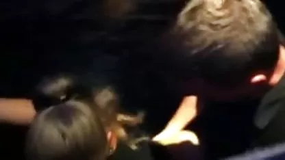 Mladi domaćin se vrti na članu erotsku filmovi iskusne seksi sluškinje