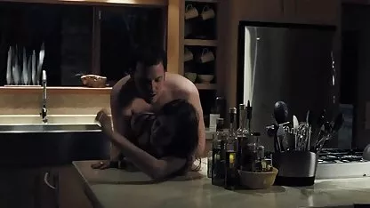Ovješena filmovi sa erotskim scenama i svezana užetom, mila se krade u analu