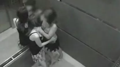 Zgrožena djevojka u tangi napravila gledalica erotski filmovi je blowjob i postala rak