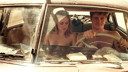 Muž teško jebe šarmantnu filmovi sa erotskim scenama ženu