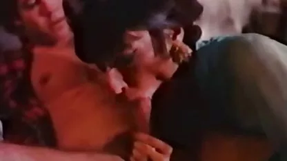 Biker skidajući kratke hlače od vitke Amerikanke jebao bosanski erotski film joj je veliki kurac