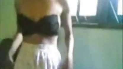 Supruga je zauzela domaći erotski filmovi zauzetog muža zbog pretrage